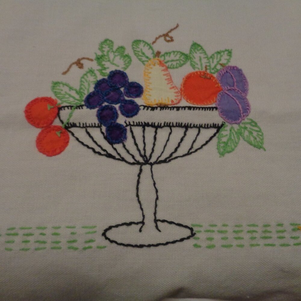 VINTAGE SM THICK COTTON EMBROIDERED APPLIQUED EUROPEAN HANDDONE TABLECLOTH